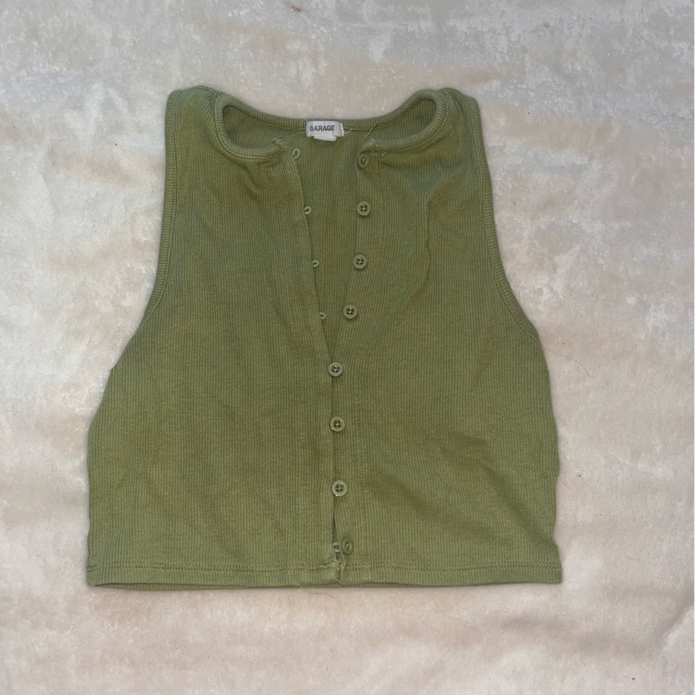 Sleeveless tops